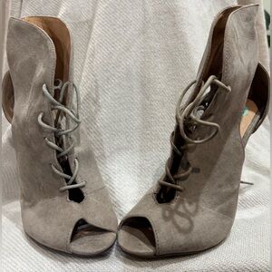 NWOB Chinese Laundry Julius Peep Toe Bootie Gray Lace-Up Women's Shoes Sz 8.5